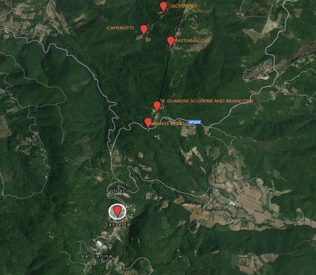 Satellite map showing the villa locations — Incrocia, Camerotti, Bastianaccio, Il Guardia, Scuderie, Brancorsi — and the private road from SP329 near Sasseta